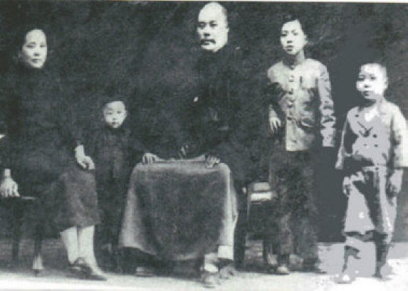 Yang Chengfu ca. 1930 mit Familie (Frau aus 2. Ehe)